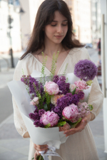 Сирень, пионы и аллиум