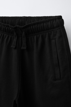 ZARA КОМПЛЕКТ ИЗ ФУТБОЛКИ И ШОРТОВ, ЧЕРНЫЙ