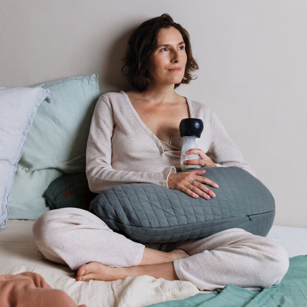 Подушка для кормления BEABA Big Flopsy темно-серая