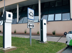 Пластиковая однофазная зарядная станция Legrand Green'up Premium, 7.4 кВт, 32 А (0 590 01)