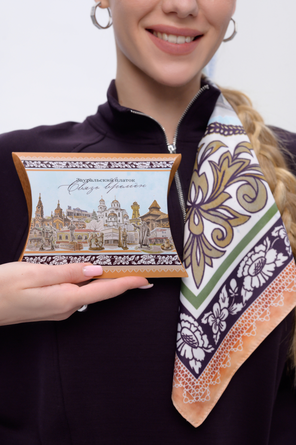 Платок «Связь времен» персиковый