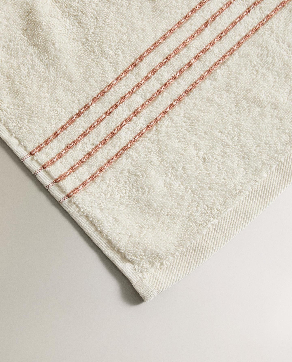 Zara Home - Банное полотенце контрастного цвета, розовый, 90х150 см