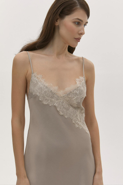 Соблазнительная сорочка, шелковая сорочка, ночная сорочка, женская сорочка, сорочка на бретельках, короткая сорочка, легкая сорочка, стильная сорочка, сорочка для сна, комфортная сорочка, мягкая сорочка, сорочка из шелка, сорочка для дома, сорочка для отдыха, изящная сорочка, шелковый комплект, домашняя сорочка, сорочка на тонких бретелях, модная сорочка, сорочка для комфорта, домашняя сорочка, домашнее платье, женское платье, бельевой стиль, пижамный стиль, шелковое платье, легкое платье, струящееся платье, комфортное платье, стильное платье, платье для дома, соблазнительное платье, мягкое платье, платье для отдыха, платье на бретельках, вечернее платье, изящное платье, платье на лето, платье из шелка, модное платье, платье для сна, платье на тонких бретелях, женская домашняя одежда, соблазнительная домашняя одежда, домашняя одежда из шелка, бежевая сорочка, бежевое домашнее платье, бежевое платье, бежевое платье на бретельках.