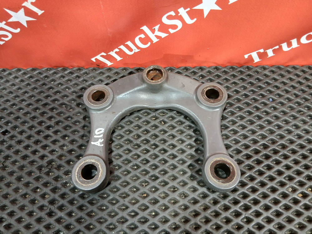 Кронштейн амортизатора