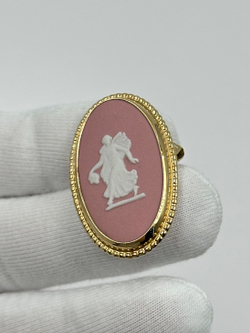 Брошь Wedgwood розовая