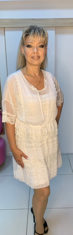 Нарядная белая двойка с кружевами и шитьем