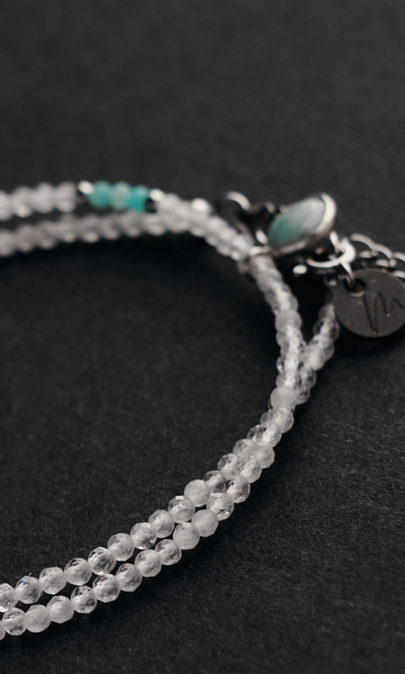 Чокер "Memo Hint" из лунного камня и амазонита, с подвесом из амазонита 35 см