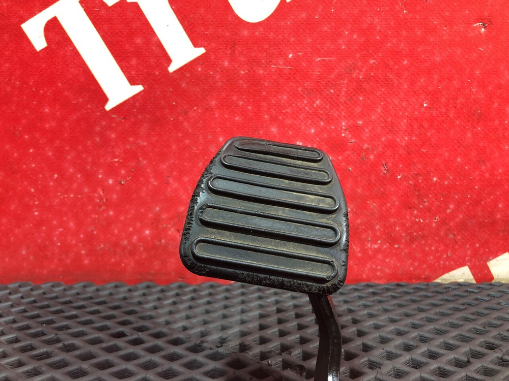 Педаль тормоза