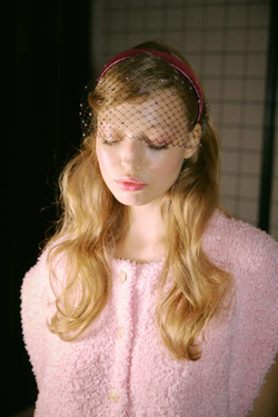 Вуаль розовая с камнями