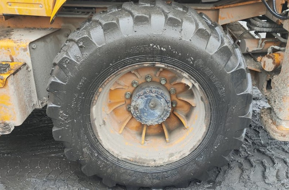 Smart 388* Экскаватор-погрузчик 388 crab (Дизельный, 4,8 л, 102 л.с., АТ)