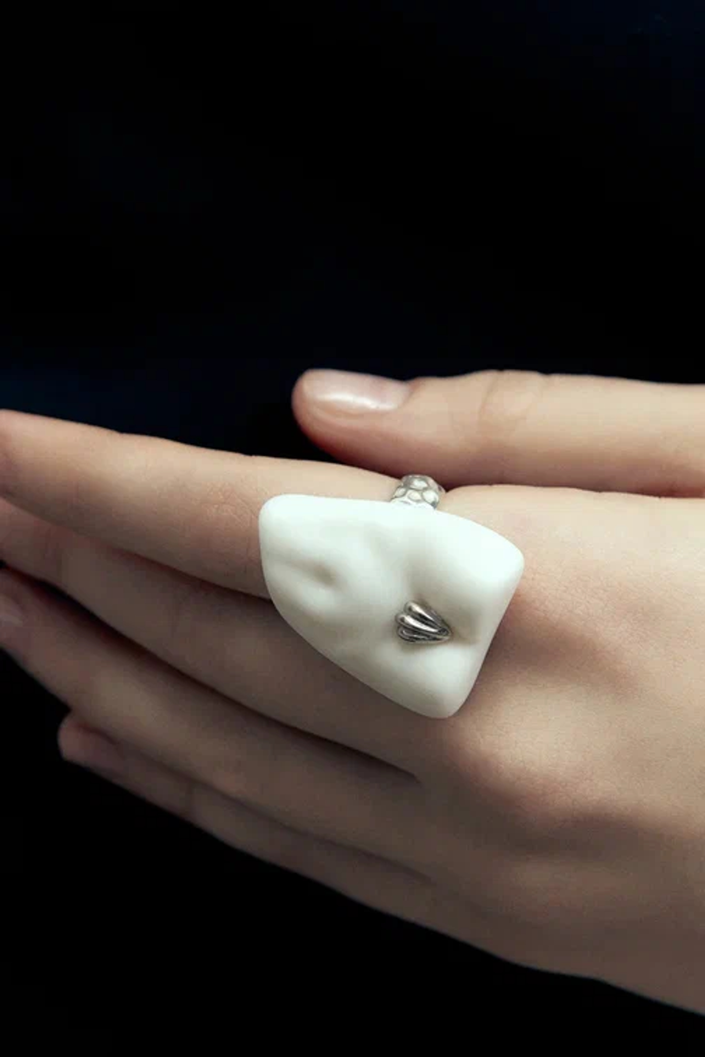 Кольцо Гера, белый фарфор