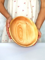 Деревянная сервировочная тарелка из кедра