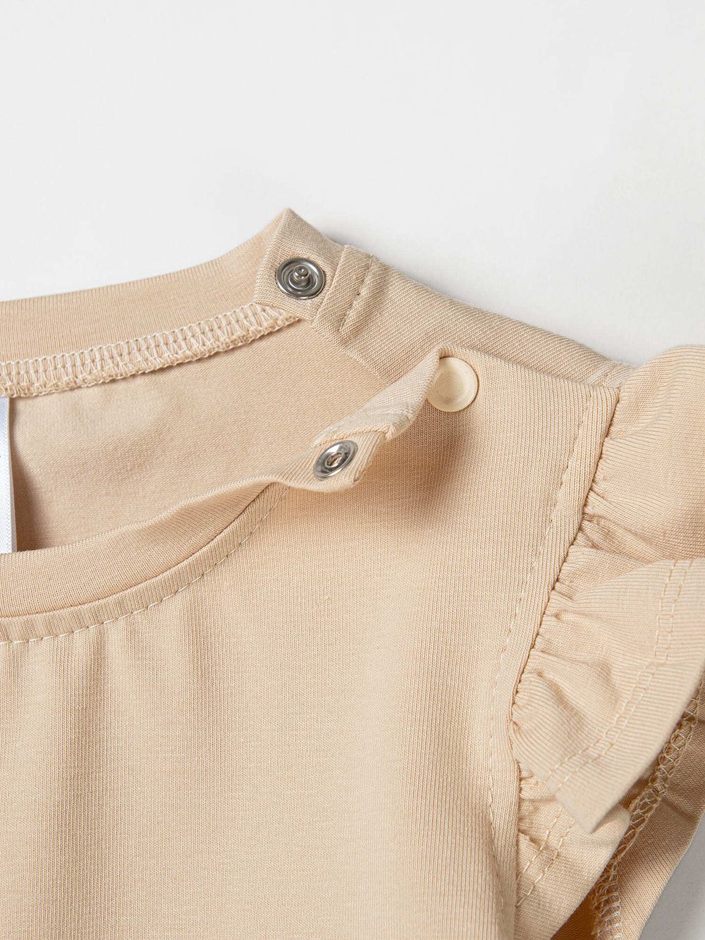 Футболка с баской "Крем-брюле"