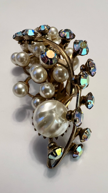 Брошь веточка с жемчугом и кристаллами