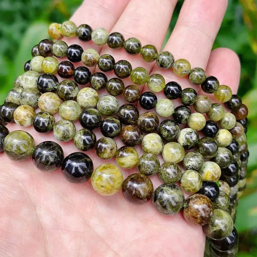 Гранат зеленый (Гроссуляр) бусины 4/6/8/10/12 мм, на нитке 38 см