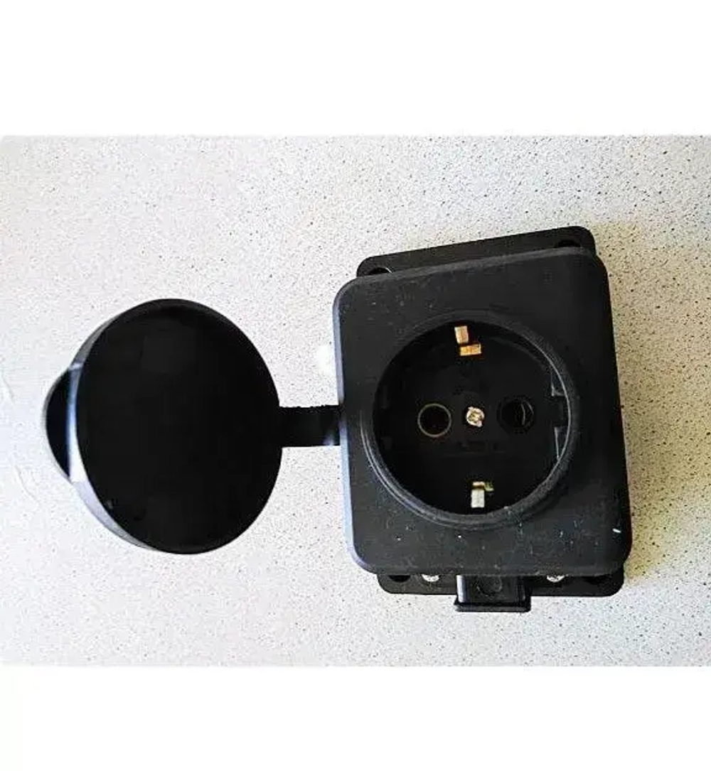 Колодка розеточная электрическая каучуковая с заземлением, розетка одноместная, IP 54, черный