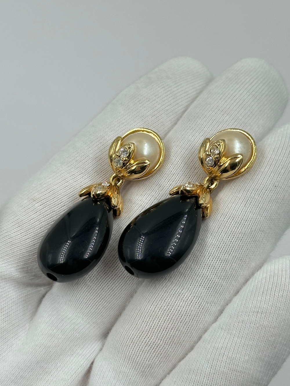 Серьги с чёрными подвесками Avon