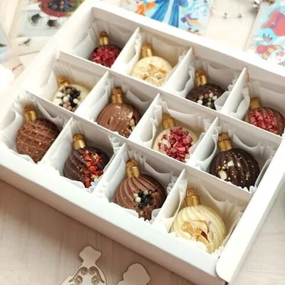 Фотография Шоколадные конфеты «Елочные шары» / 12 шт купить в магазине Афлора