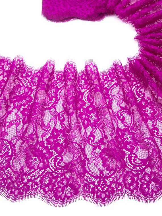 01-45 Кружево шантильи 24 см, фуксия