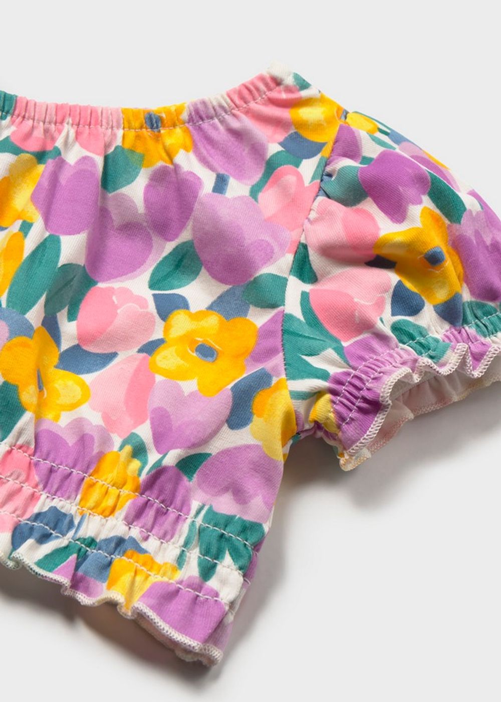 топ с юбкой и повязкой на голову