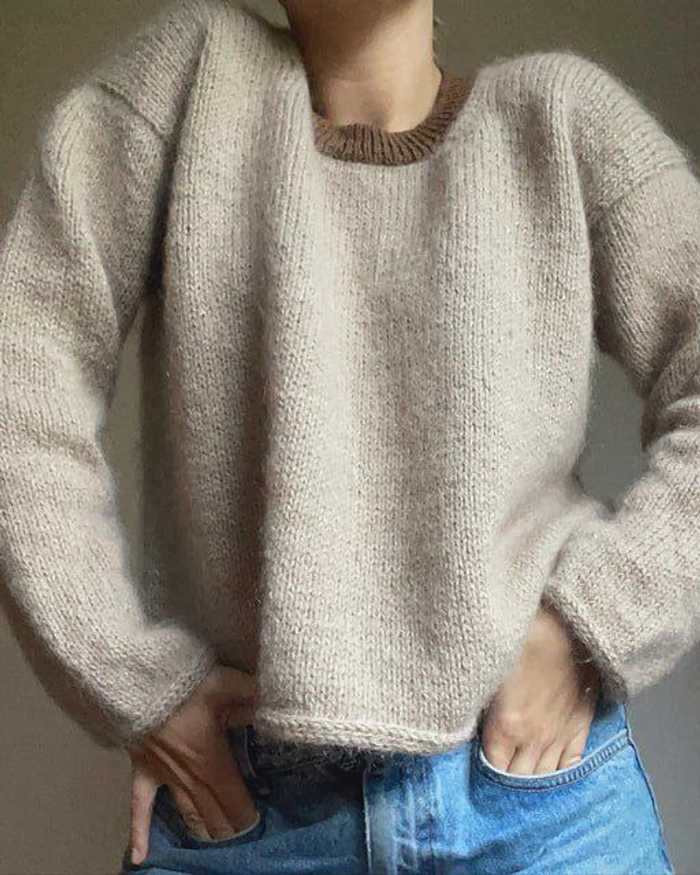 Описание по вязанию блузки спицами "Breezy"