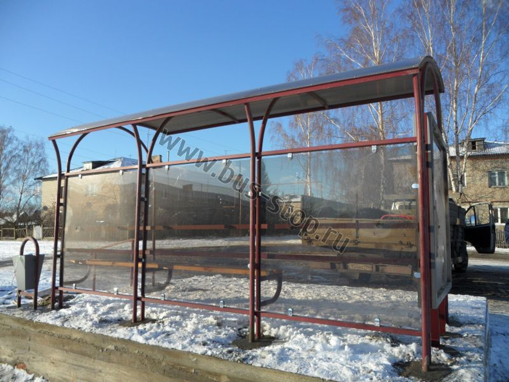 Остановка с рекламным щитом