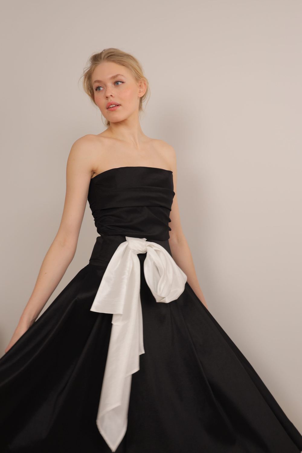 Топ с белым бантом