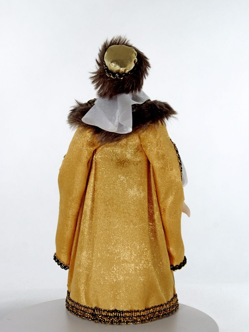 Потешный промысел кукла сувенирная фарфоровая Княгиня в праздничном одеянии.