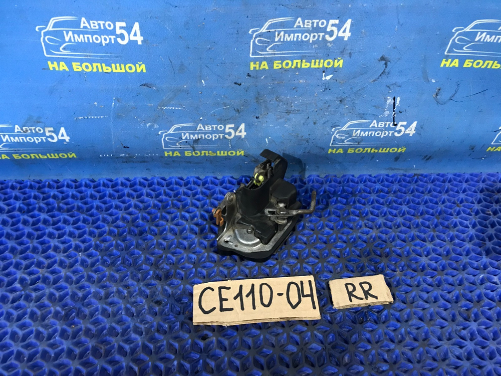 Замок двери задней правой TOYOTA COROLLA 1996