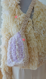 Сумка кроссбоди через плечо вязаная