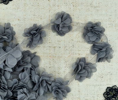 Тесьма текстиль цветок на сетке, ш. 6,5 см, серый