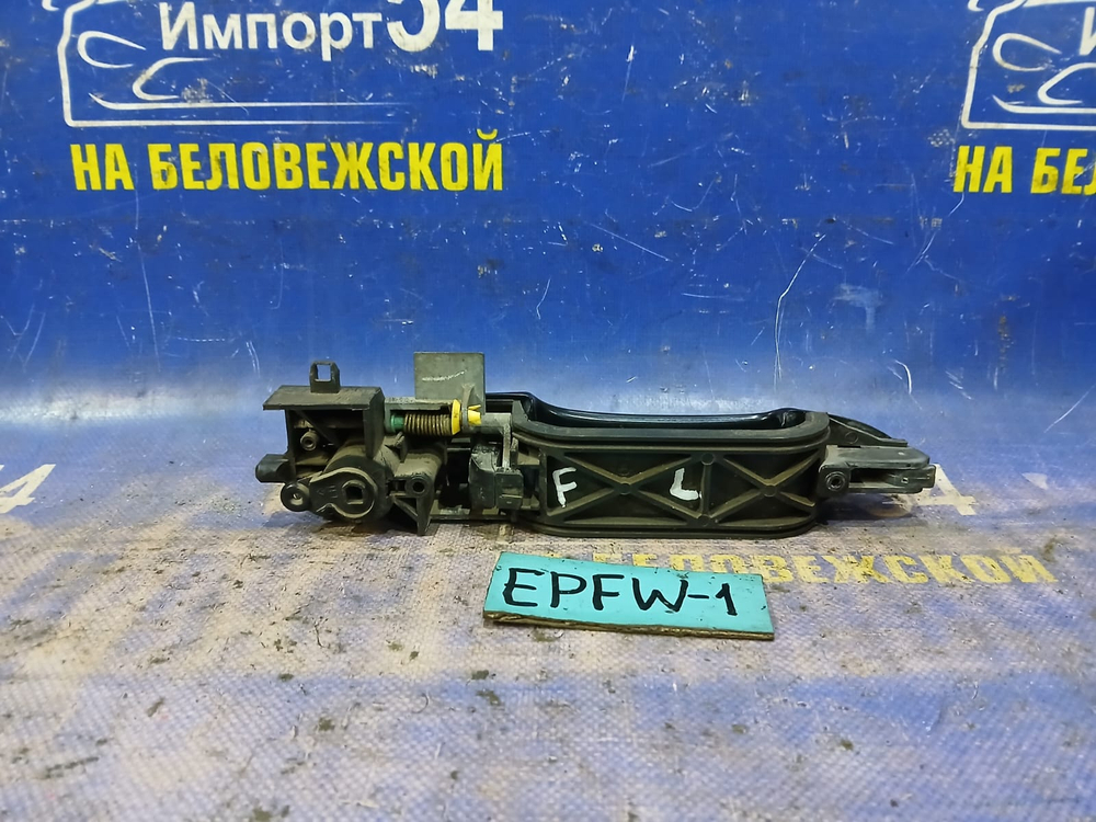 Ручка двери передней левой внешняя MAZDA TRIBUTE 2002