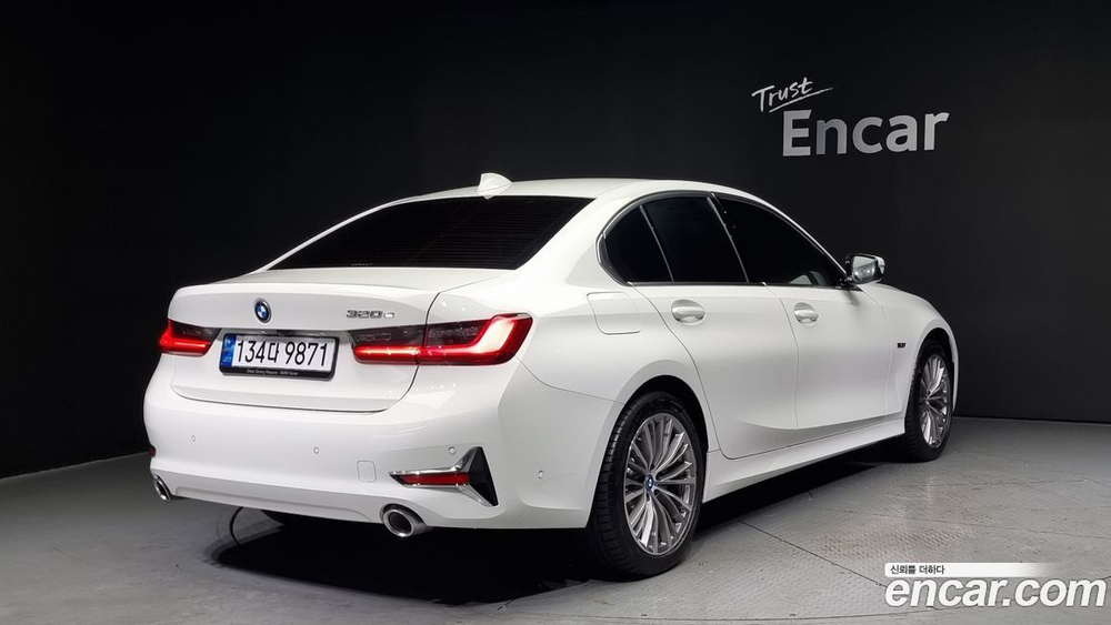 BMW 3 Series (G20) 320e Luxury (03.2022)