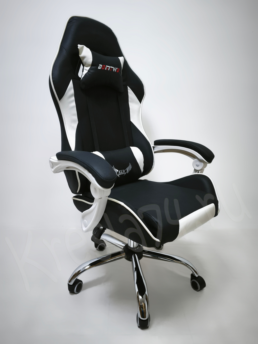 Геймерское кресло из ткани черного цвета