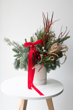 Хвойная композиция с красным декором большая