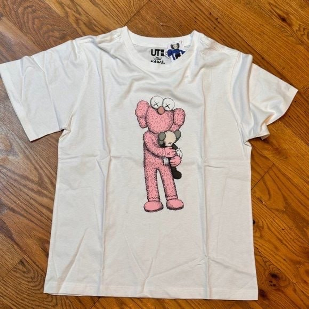 Футболка KAWS x Uniqlo Pink BFF Tee SS19