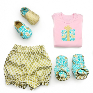 Комплект – боди с аппликацией, блумеры и моксы