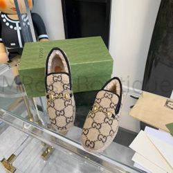Женские лоферы Gucci GG Wool меховые бежевого цвета