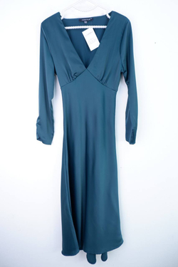 Платье Indefeir в таком красивом изумрудном глубоком цвете, атласное xxs, на 40 размер