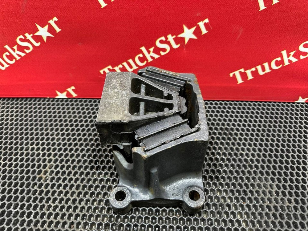 Подушка двигателя задняя