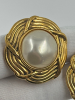 Клипсы с «жемчугом» Chanel