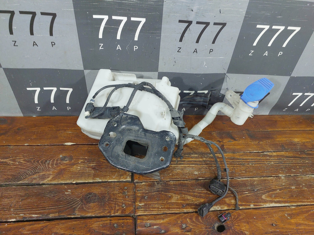 Бачок омывателя с кронштейном Volkswagen Caddy 3 10-15 Б/У Оригинал 1K0955453Q