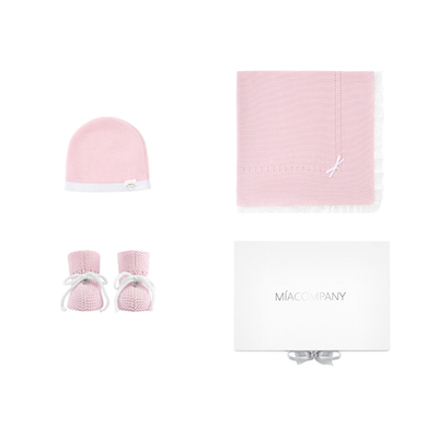 Подарочный набор: плед с кружевом, шапочка и пинетки (Розовый)