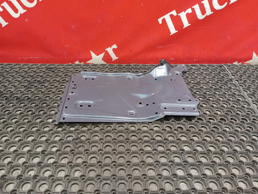 Кронштейн корпуса подножек левый 2021г