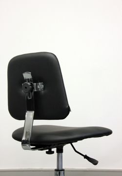 Стул мастера со спинкой ТРЕНД на прорезиненных колесиках5