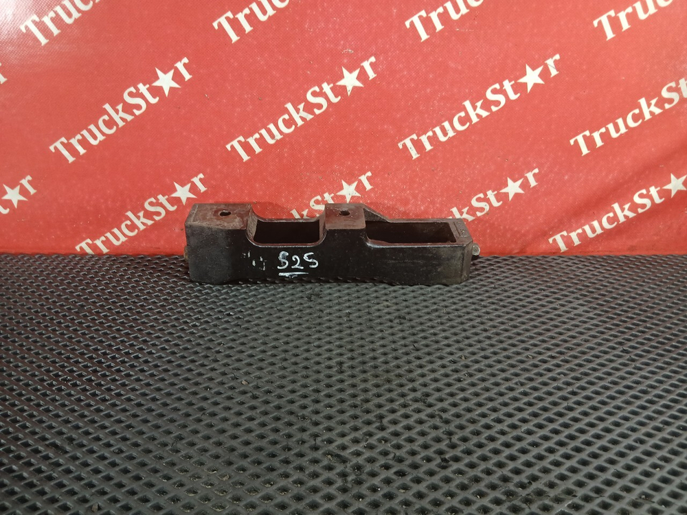 Кронштейн глушителя