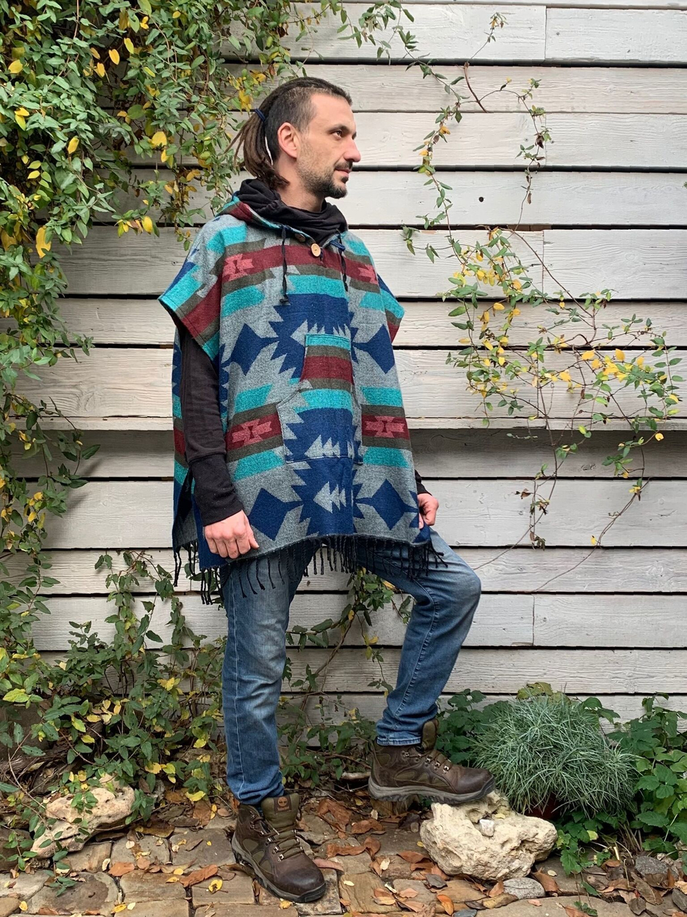 Пончо шерстяное с орнаментом