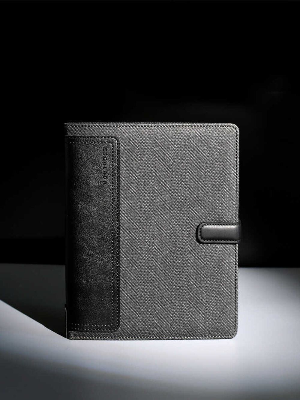 Ежедневник-органайзер недатированный ESCALADA, А5+, 160 л., арт. 70547/ 10 САРЖА ЧЁРНЫЙ (кожзам: 146х211 мм, 175x225 мм, твёрдый переплёт с поролоном, материал обложки: искусственная кожа "Буйвол", искусственная кожа "Саржа"; способ крепления блока: