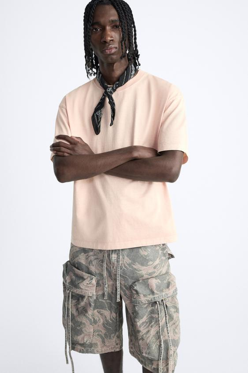 ZARA ШОРТЫ КАРГО ИЗ ТКАНИ С ЭФФЕКТОМ ПОТЕРТОСТИ И ПРИНТОМ, СЕРЫЙ