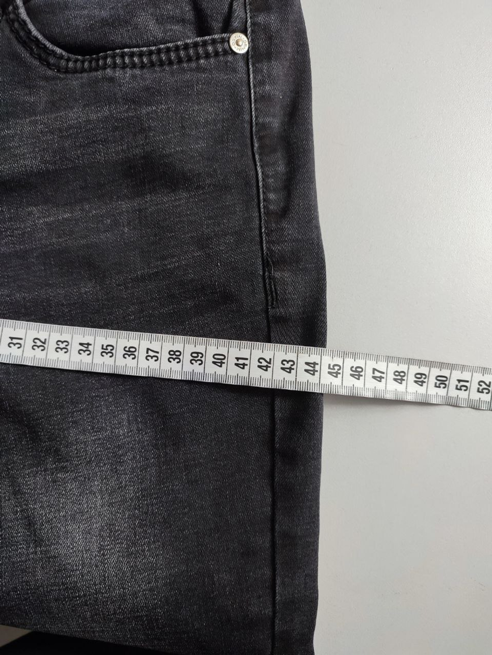 Джинсы с потертостями 44 размер